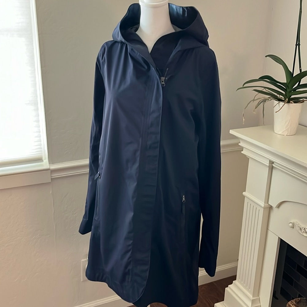 Lululemon navy zippered rain jacket